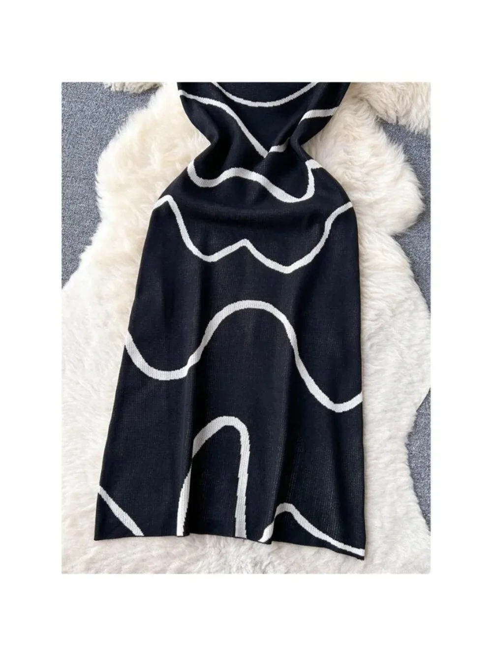 Wave Pattern Knit Midi Dress